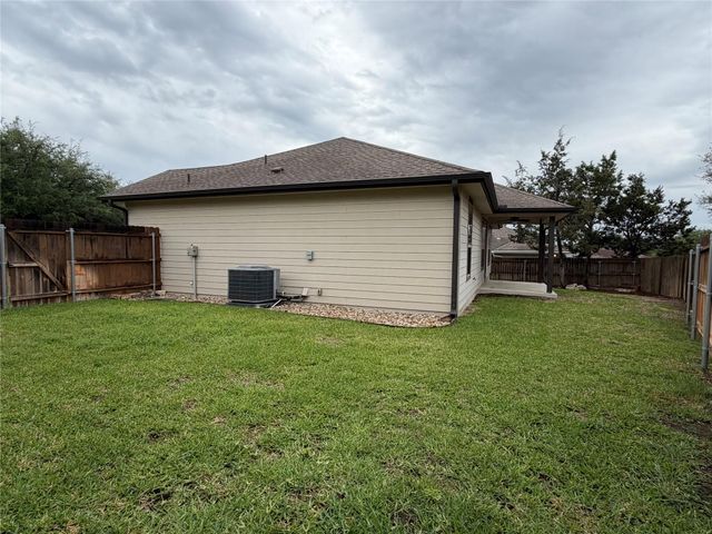 206 Fairway CIR, Point Venture, TX 78645