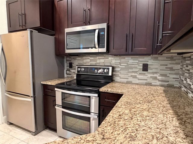 206 Fairway CIR, Point Venture, TX 78645