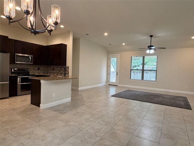 206 Fairway CIR, Point Venture, TX 78645