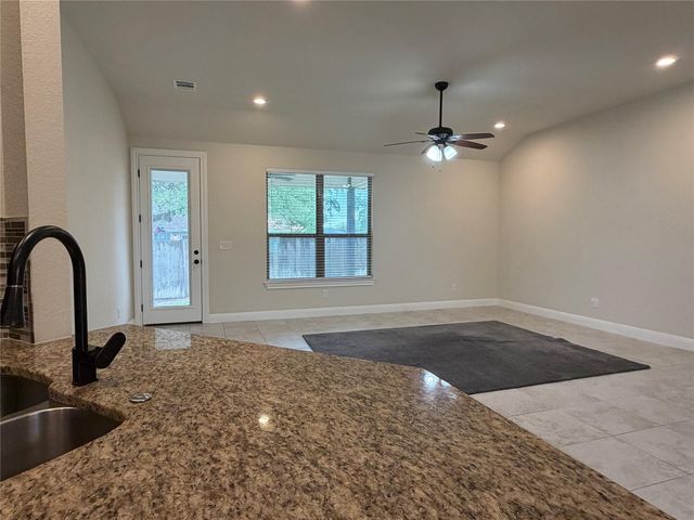 206 Fairway CIR, Point Venture, TX 78645