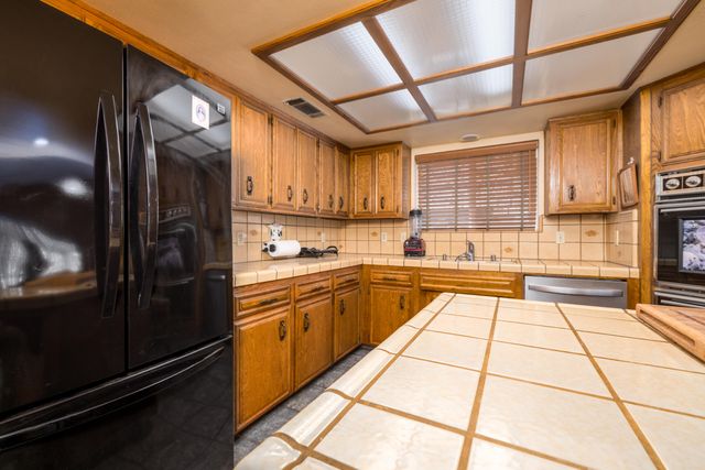 1149 N E Street, Tulare, CA 93274