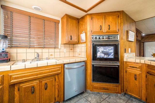 1149 N E Street, Tulare, CA 93274