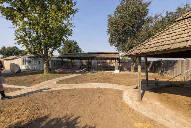 1149 N E Street, Tulare, CA 93274