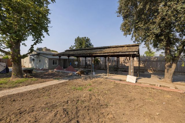 1149 N E Street, Tulare, CA 93274