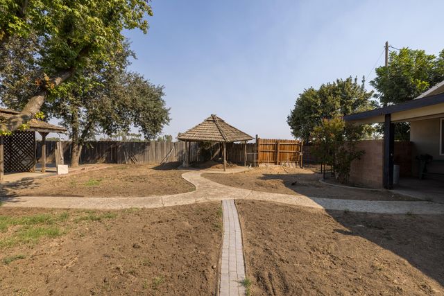 1149 N E Street, Tulare, CA 93274