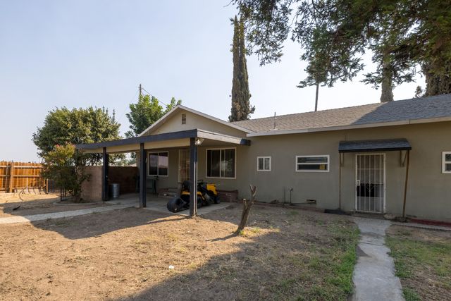 1149 N E Street, Tulare, CA 93274