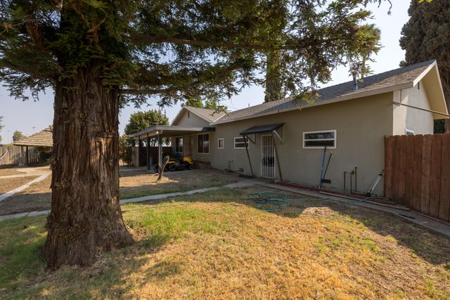 1149 N E Street, Tulare, CA 93274
