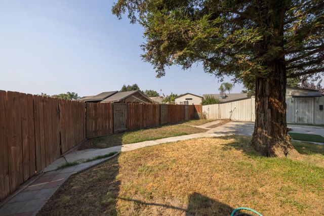 1149 N E Street, Tulare, CA 93274