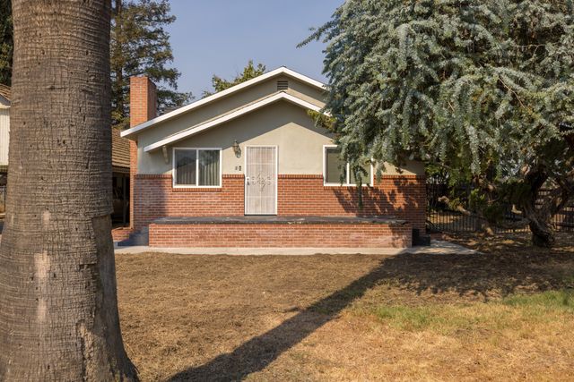 1149 N E Street, Tulare, CA 93274