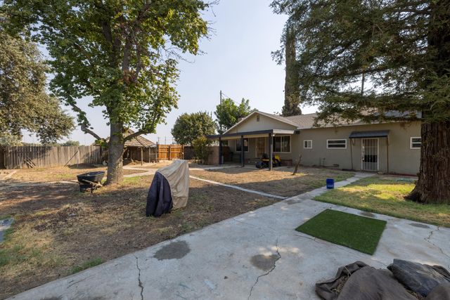 1149 N E Street, Tulare, CA 93274