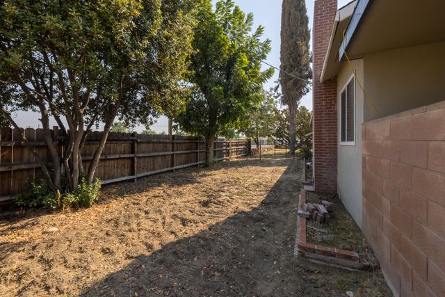 1149 N E Street, Tulare, CA 93274