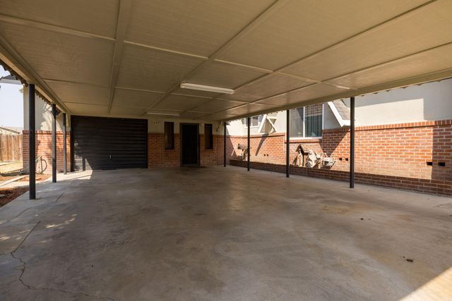 1149 N E Street, Tulare, CA 93274