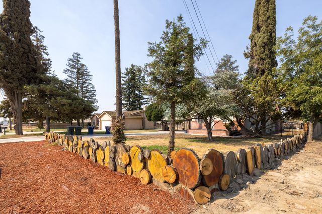 1149 N E Street, Tulare, CA 93274