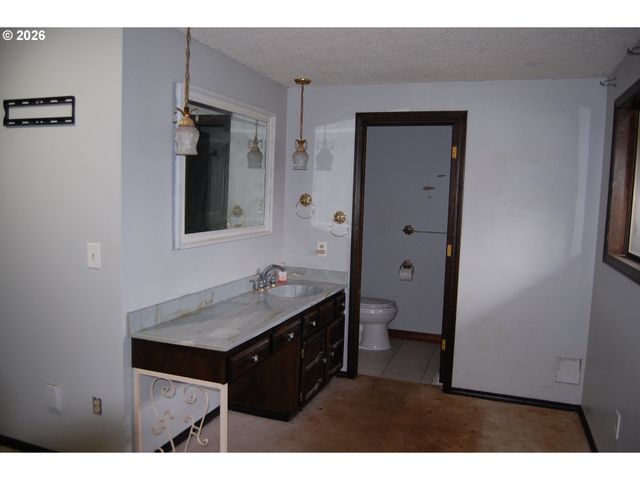 13104 Ne 8TH Ct, Vancouver, WA 98685