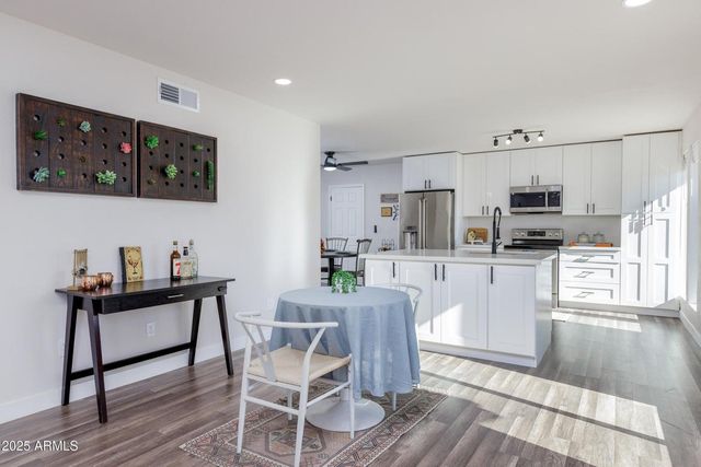 2936 W Michelle Drive, Phoenix, AZ 85053