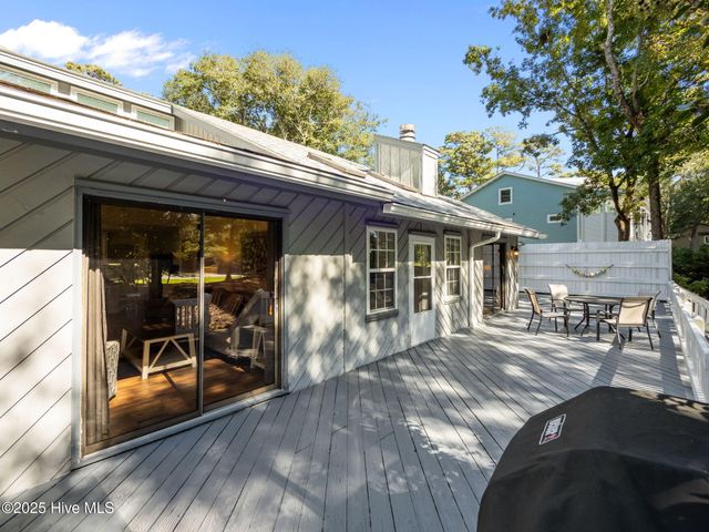 131 Oakleaf Drive, Atlantic Beach, NC 28512