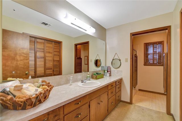 341 South Loop 497, Kenney, TX 77452