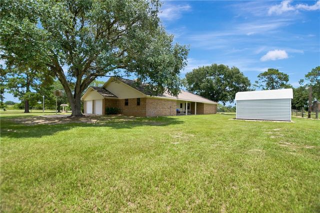 341 South Loop 497, Kenney, TX 77452