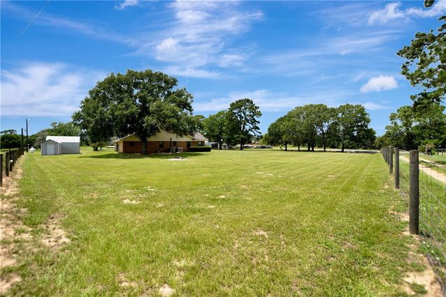341 South Loop 497, Kenney, TX 77452