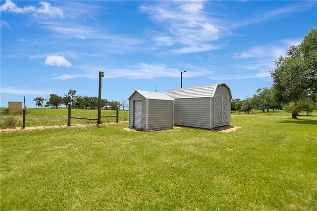 341 South Loop 497, Kenney, TX 77452