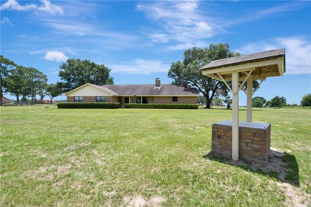 341 South Loop 497, Kenney, TX 77452
