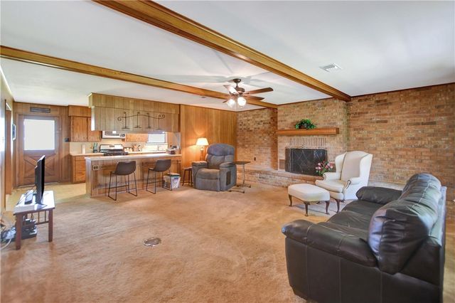 341 South Loop 497, Kenney, TX 77452