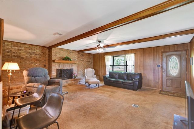 341 South Loop 497, Kenney, TX 77452