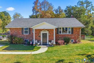 905 Forestview Dr, Colonial Heights, VA 23834