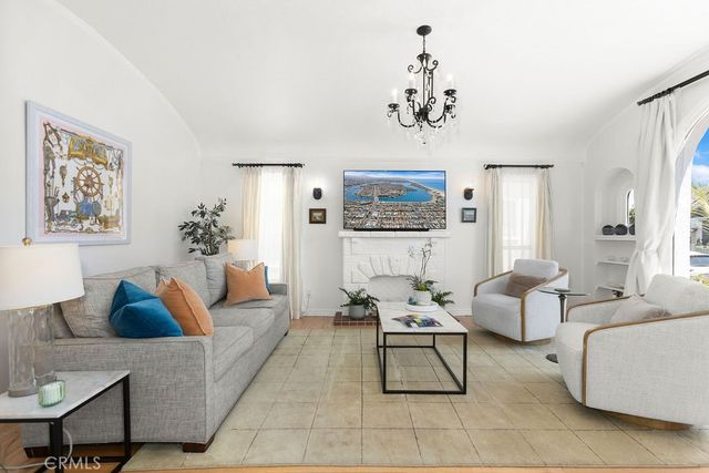 157 Pomona, Long Beach, CA 90803