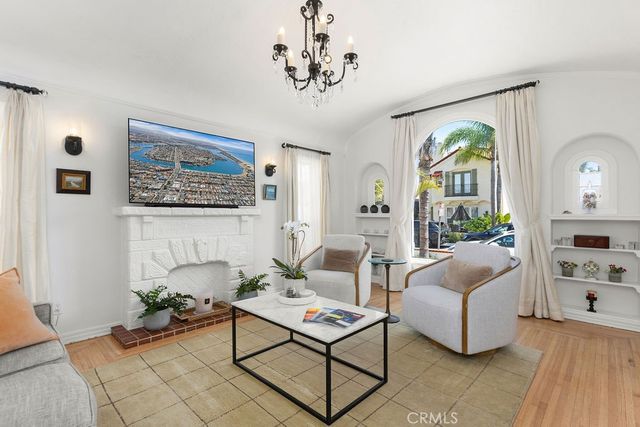 157 Pomona, Long Beach, CA 90803