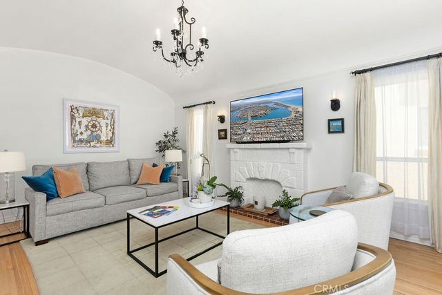 157 Pomona, Long Beach, CA 90803