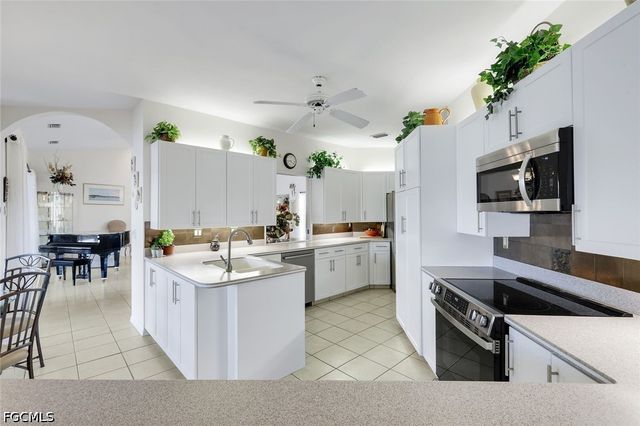16111 Forest Oaks DR, Fort Myers, FL 33908