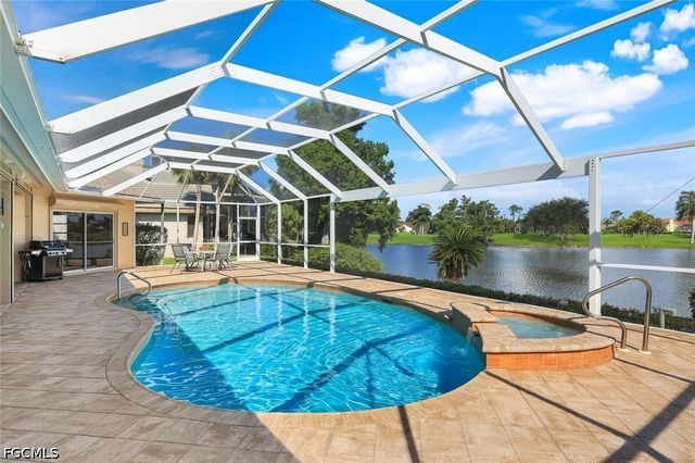 16111 Forest Oaks DR, Fort Myers, FL 33908