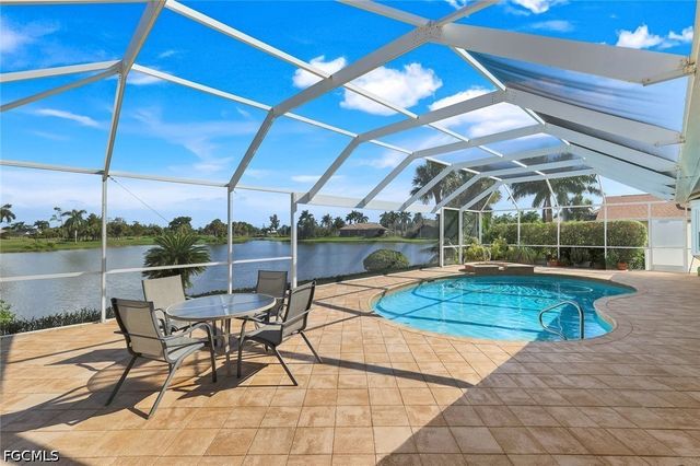 16111 Forest Oaks DR, Fort Myers, FL 33908