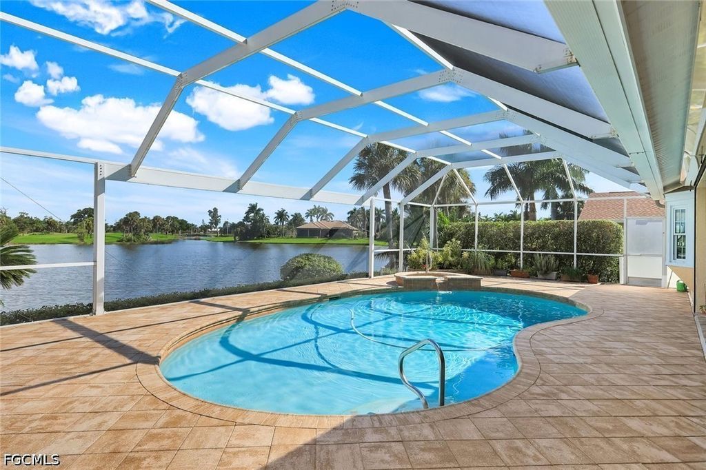 16111 Forest Oaks DR, Fort Myers, FL 33908