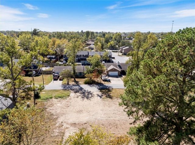 802 NW 13th Street, Bentonville, AR 72712