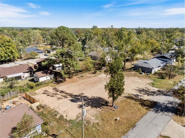 802 NW 13th Street, Bentonville, AR 72712