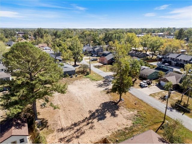 802 NW 13th Street, Bentonville, AR 72712