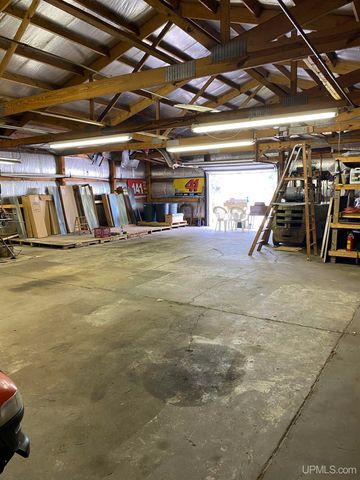 1101 West Breen Avenue, Kingsford, MI 49802