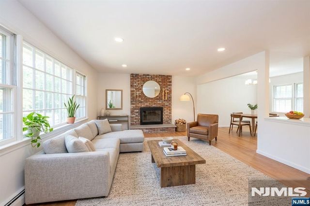 34 Homewood Avenue, Allendale, NJ 07401