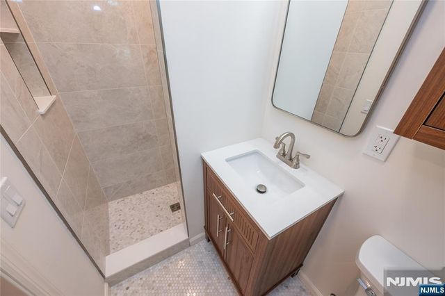 34 Homewood Avenue, Allendale, NJ 07401