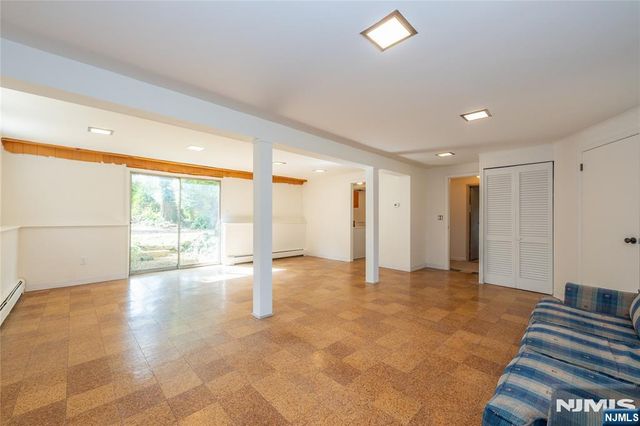 34 Homewood Avenue, Allendale, NJ 07401