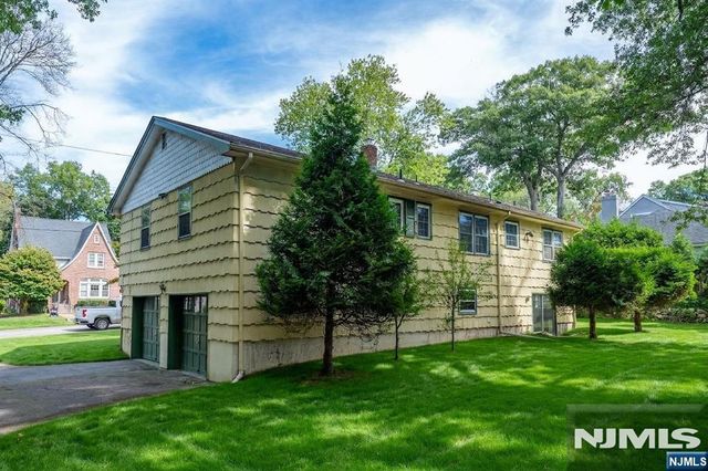 34 Homewood Avenue, Allendale, NJ 07401