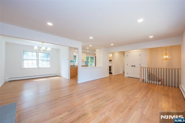 34 Homewood Avenue, Allendale, NJ 07401