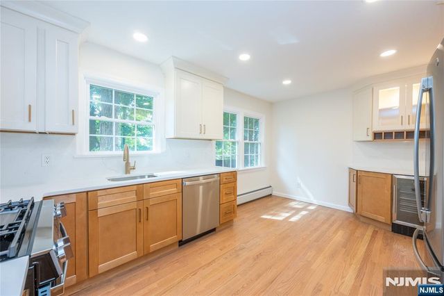 34 Homewood Avenue, Allendale, NJ 07401