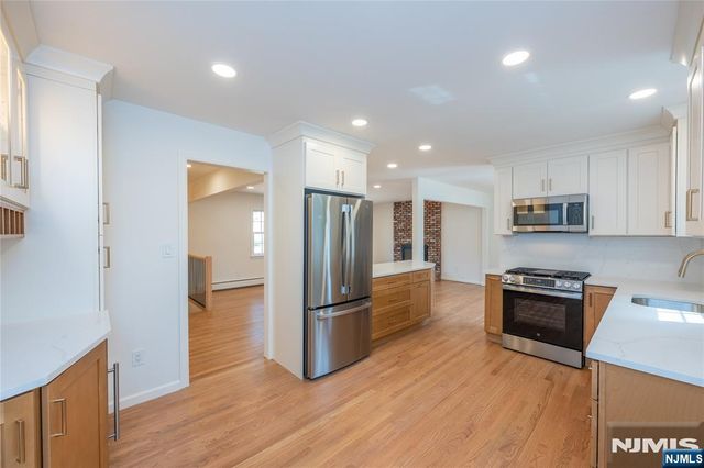 34 Homewood Avenue, Allendale, NJ 07401