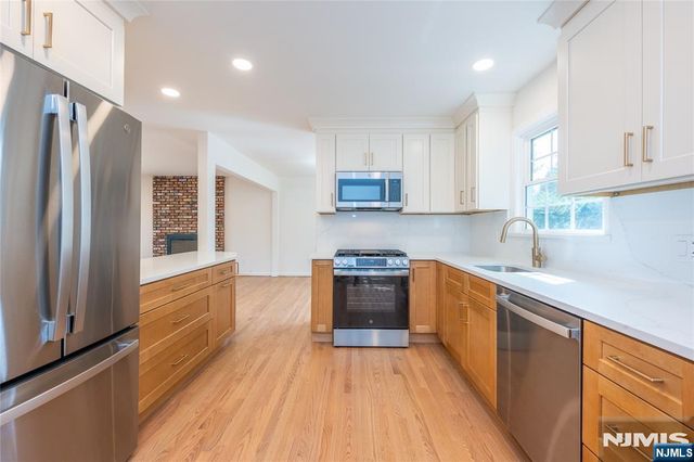 34 Homewood Avenue, Allendale, NJ 07401