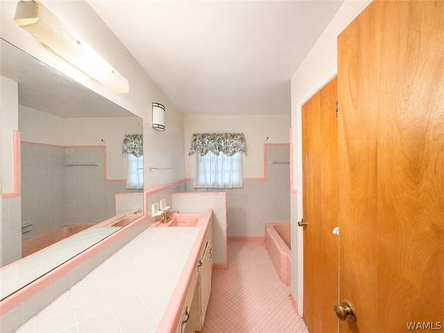 915 Shelton, Birmingham, AL 35215