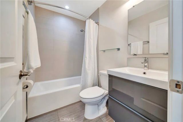 5700 Etiwanda Avenue 280, Tarzana, CA 91356