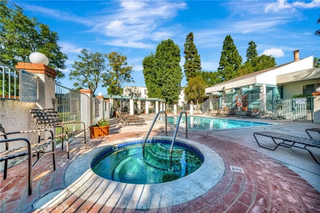 5700 Etiwanda Avenue 280, Tarzana, CA 91356